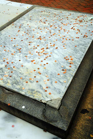 Pennies are Tossed on Ben Franklins Grave, Philadelphia for good luckのeditorial素材