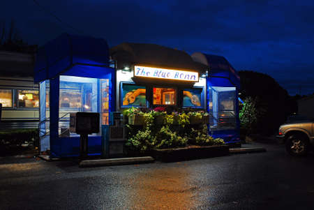 Twilight starts to glow behind the Blue Benn Diner, a classic railcar diner in Bennington, Vermontのeditorial素材