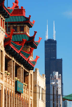 Two cultures appear to exist side by side as a Chinatown temple is juxtaposed with the Willis Tower in Chicagoのeditorial素材