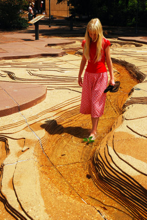 A Young Girl Wades Through A Scale Model of the Mississippi River at Mud Island Park in Memphisのeditorial素材