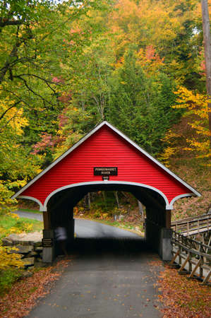 A quaint covered bridge crosses over the Pemigewasset River at Franconia State Park, New Hampshireのeditorial素材