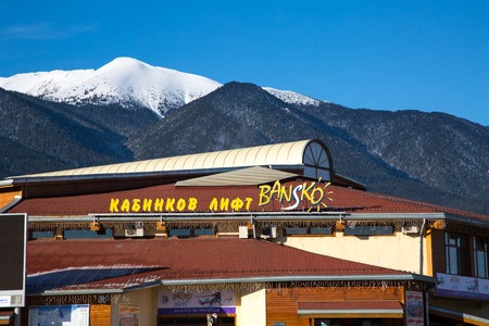 BANSKO, BULGARIA - December 2014: Bansko ski station, cable car lift and eople near it in Bansko, Bulgaria, 15 December 2014のeditorial素材