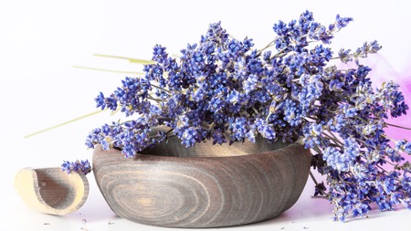 Bunch of dry wild mountain lavender flowers and wooden plateの写真素材