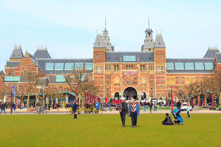 Amsterdam, Netherlands - March 31, 2016: Panoramic view with people, grass field and view of Rijksmuseum, Museumpleinのeditorial素材