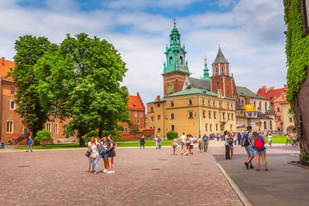 Krakow, Poland -June 18, 2019: Wawel Royal Castle colorful view and people in Cracowのeditorial素材