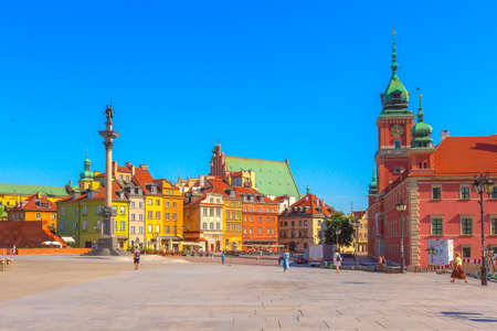 Warsaw, Poland - June 24, 2019: Colorful houses and Sigismund Column in Castle Square in the Old Town of polish capitalのeditorial素材