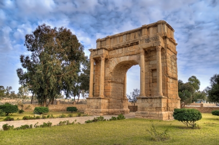 Arch of triumph in ancient Sbeitla, Tunisiaの写真素材
