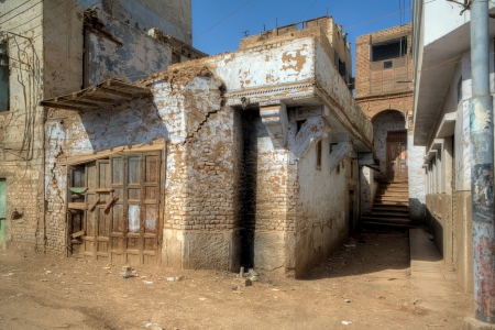 Dilapidated houses of Egyptian village of Esnaの写真素材