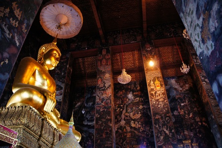 buddha statue in thai temple.bangkokのeditorial素材