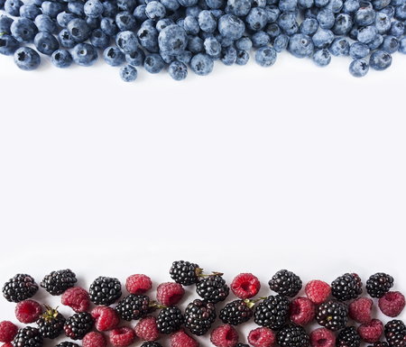 Ripe blueberries, blackberries and raspberries on white background. Sweet and juicy berry at border of image with copy space for text. Top view. Various fresh summer. Background berries. Mix berries on a white background. 
の写真素材