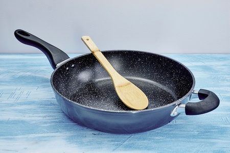 A studio photo of a frying panの写真素材