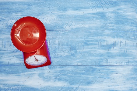 A studio photo of a set of food scalesの写真素材