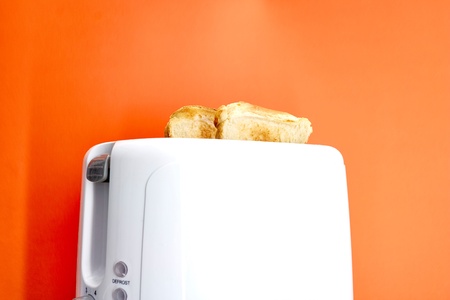 A studio photo of a white toasterの写真素材