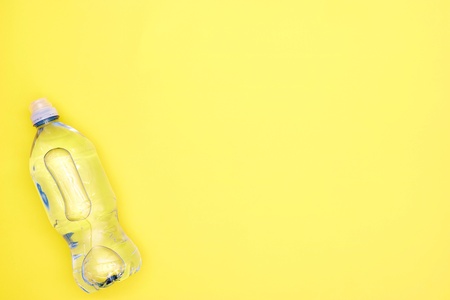 A studio photo of a sports water bottleの写真素材