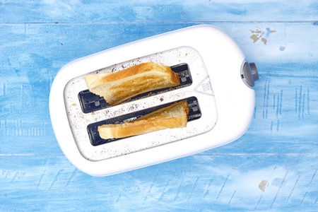 A studio photo of a white toasterの写真素材