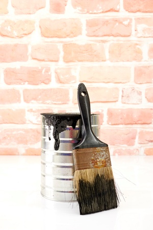 A studio photo of black paintの写真素材