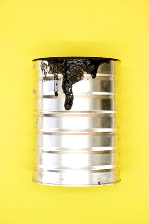 A studio photo of a tin of paintの写真素材