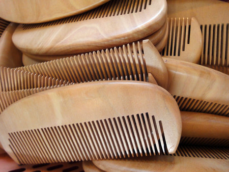 Many combs made of wood