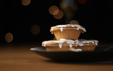 Christmas mince pies and cream with blurred fairy lights behind. A traditional treat for Santa! shot at very low aperature. の写真素材