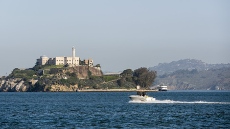 Boat heading to Alcatraz Island, morningのeditorial素材
