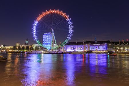 Traveling in the famous London Eye, London, United Kingdom around twilightのeditorial素材