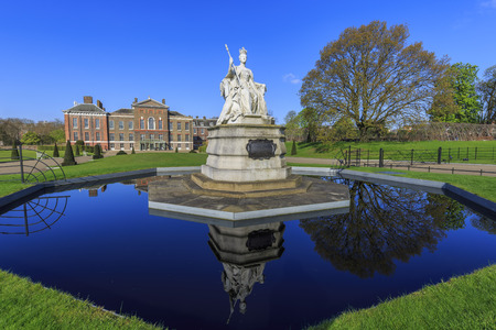 Beautiful Queen Victoria Statue around Hyde Park, London, United Kingdomのeditorial素材