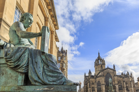 Statue and St Giles' Cathedral at Edinburgh, Scotlandのeditorial素材