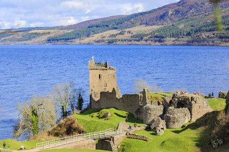 The famous Lago Ness and Urquhart Castle at Highland, Scotlandのeditorial素材