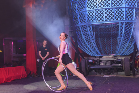 Bognor Regis, APR 10: The fun Zyair Circus show with woman playing Hula Hoop on APR 10, 2016 at Bognor Registのeditorial素材