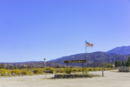 Beautiful fall color with wood sign of Valyermo, Los Angeles County, Californiaのeditorial素材