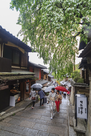 Kyoto, MAY 1:Womem dress up with kimono at the famous Ninenzaka and Sannenzaka area on MAY 1, 2011 at Kyoto, Japanのeditorial素材