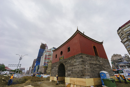 Taipei, DEC 28: The historical Cheng En Gate under repairment construction on DEC 28, 2016 at Taipei, Taiwanのeditorial素材