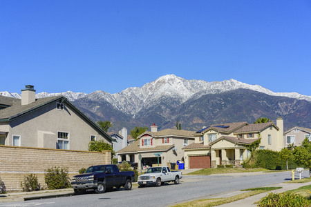 Rancho Cucamonga, JAN 29: The snowy Mount Baldy with houses below on JAN 29, 2017 at Rancho Cucamonga, Los Angeles County, USAのeditorial素材
