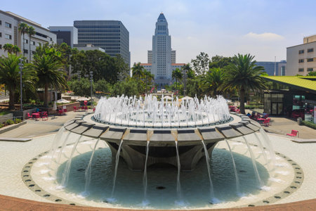 Los Angeles, AUG 23: Los Angeles City Hall with fountain on AUG 23, 2014 at Los Angeles, Californiaのeditorial素材