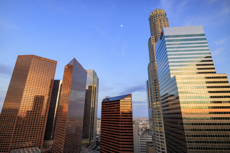 Los Angeles, APR 15: Twilight view of Los Angeles skyscraper on APR 15, 2015 at Los Angeles, Californiaのeditorial素材