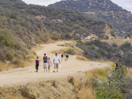 Los Angeles, JUL 20: Hiking in Hollywood Hills trail on JUL 20,2014 at Los Angelesのeditorial素材