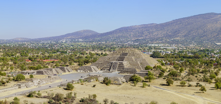 Aerial view of the famous and historical Pyramid of the Moon in Teotihuacan, Mexicoのeditorial素材
