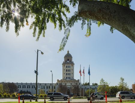Beverly Hills, MAR 24: View of the Beverly Hills city hall on MAR 24, 2017 at Beverly Gardens Park, Los Angeles, Californiaのeditorial素材
