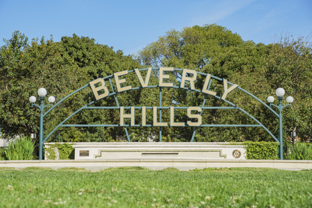 Beverly Hills, MAR 24: Beverly Hills Sign on MAR 24, 2017 at Beverly Gardens Park, Los Angeles, Californiaのeditorial素材
