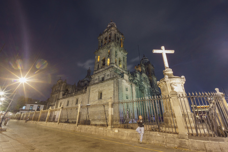 Night view of the historical Mexico City Metropolitan Cathedral of Mexico Cityのeditorial素材