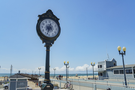 The historical clock of Seal beach, Los Angelesのeditorial素材