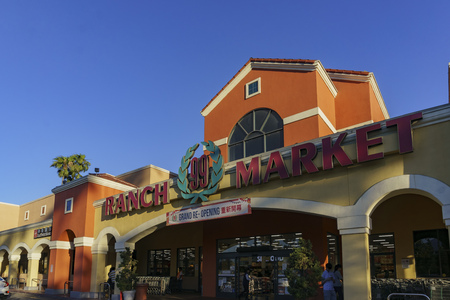 San Gabriel, May 20: Ranch 99 Market at the mall on May 20, 2017 at San Gabriel Square, Los Angeles, Californiaのeditorial素材