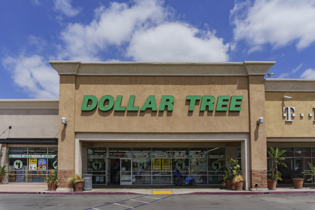 Los Angeles, MAY 25: Exterior view of the budget store - Dollar Tree on MAY 25, 2017 at Los Angeles, California, U.S.A.のeditorial素材