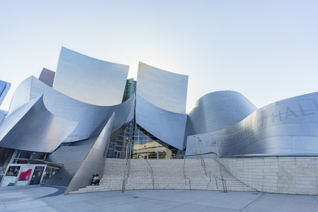 Los Angeles, APR 11: Afternoon view of Walt Disney Concert Hall on APR 11, 2017 at Los Angeles, Californiaのeditorial素材