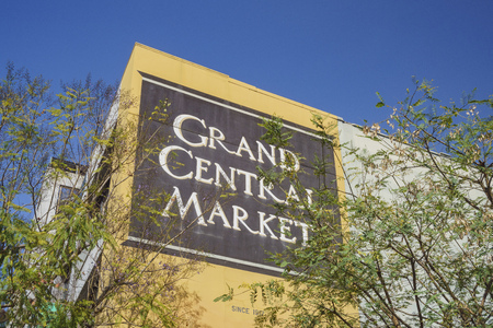 Los Angeles , APR 11: The famous and historical Grand Central Market on APR 11, 2017 at Los Angeles, Californiaのeditorial素材