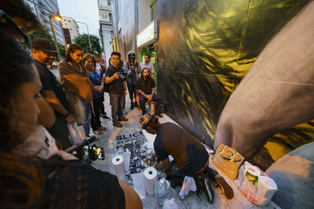 Los Angeles, SEP 14: One paint artist of the famous Downtown Los Angeles Art Walk on SEP 14, 2017 at Los Angeles, Californiaのeditorial素材