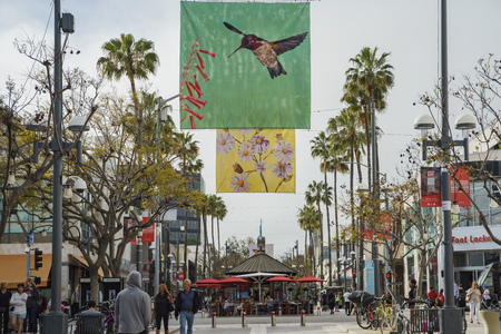 Santa Monica, JUN 21: Shops and Street vendors of third street on JUN 21, 2017 at Santa Monica, Los Angeles County, California, United Statesのeditorial素材