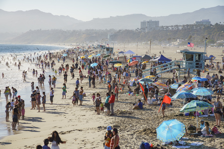 Santa Monica, JUN 21: Many visitors on the beach on JUN 21, 2017 at Los Angeles County, California, United Statesのeditorial素材