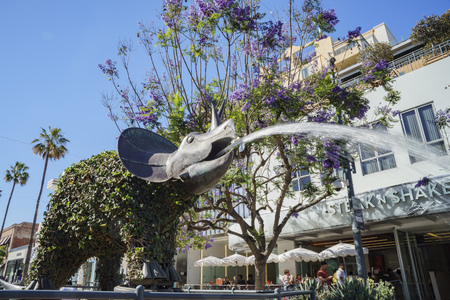 Santa Monica, JUN 21: Dinosaur style statue fountain on JUN 21, 2017 at Santa Monica, Los Angeles County, California, United Statesのeditorial素材