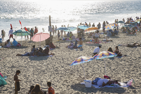 Santa Monica, JUN 21: Many visitors on the beach on JUN 21, 2017 at Los Angeles County, California, United Statesのeditorial素材